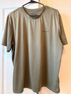 Columbia Short Sleeve Performance Tee in Olive Green